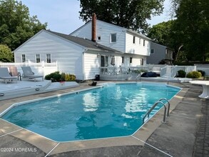 Building Photo - 104 Pear St