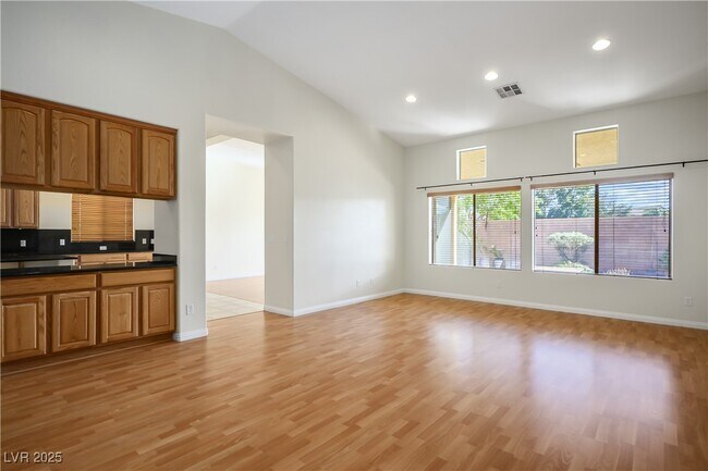 Foto del edificio - 8133 Chestnut Hollow Ave