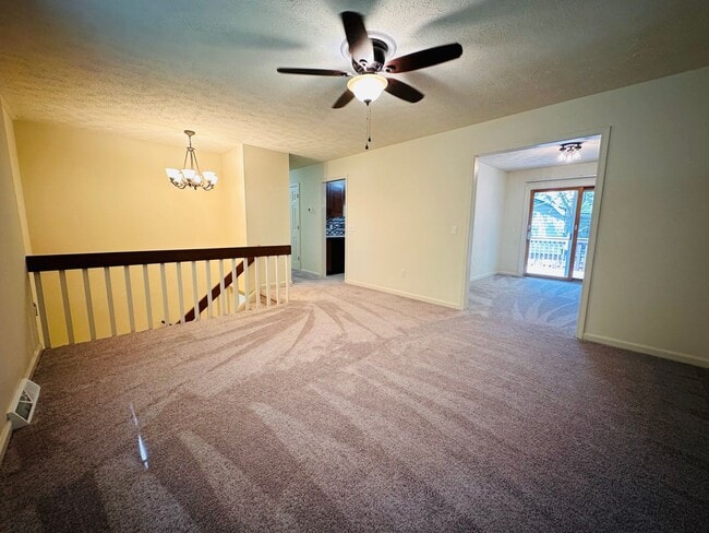 Building Photo - 4 Bedroom 3 Bath House with 1 Car Garage