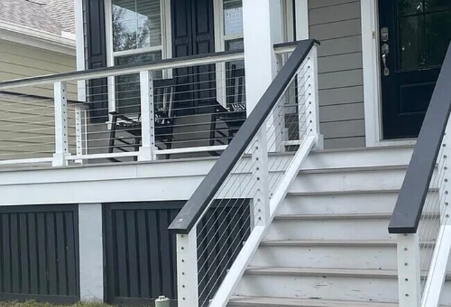 Foto del edificio - 2212 Dewees Creek Dr