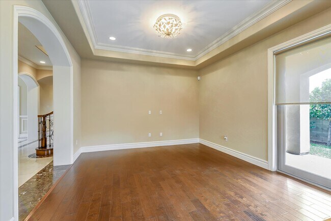 Building Photo - 8634 Garibaldi Ave