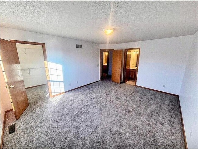 Foto del edificio - 6406-6157 157th St W