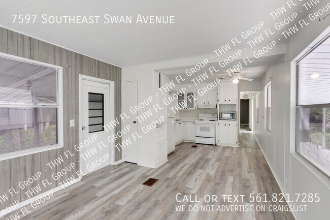 Foto del edificio - 7597 SE Swan Ave