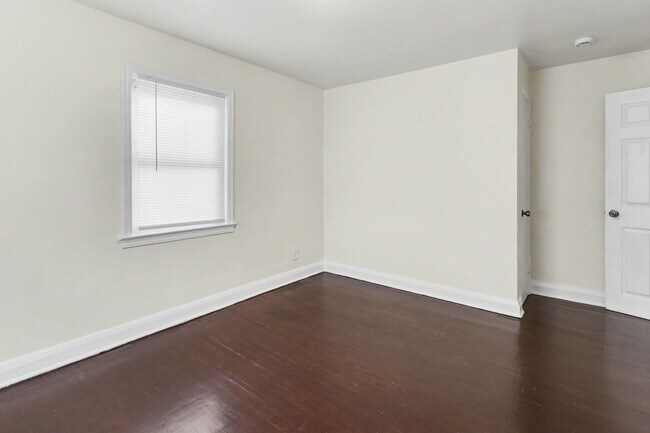 Foto del edificio - 3219 Taylor Ave