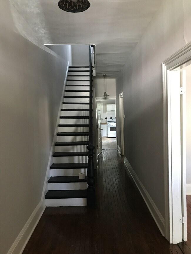 Foto del edificio - 327 S Laurel St