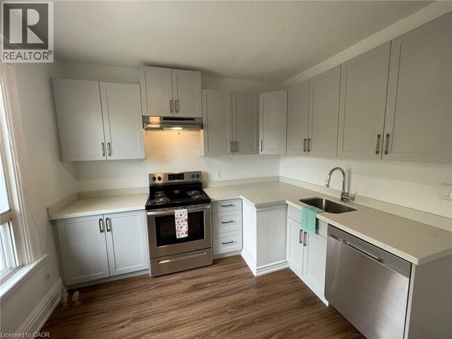 Building Photo - 100 Dunsmure Rd