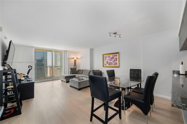 Building Photo - 1200 Brickell Bay Dr