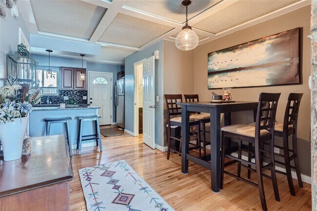 Foto del edificio - 2BR/1.5 Bath Townhome with Private Back Patio: Minutes from Cherry Creek & DTC!