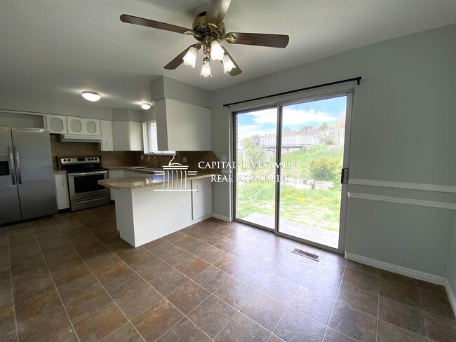 Building Photo - 4054 W Juniper Rd