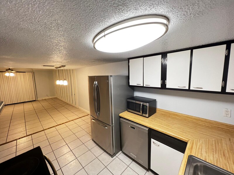 Primary Photo - 111 Springwood Cir