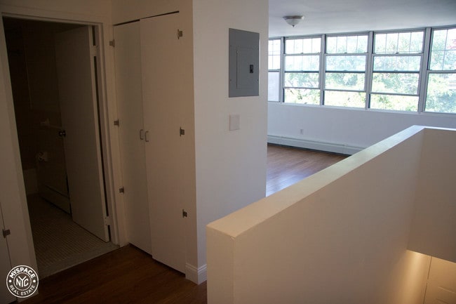 Building Photo - 121 Van Siclen Ave