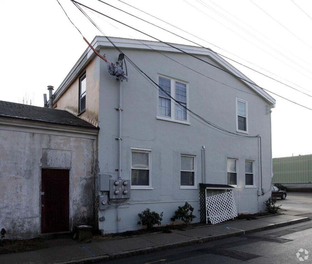 Building Photo - 33 Halsey St