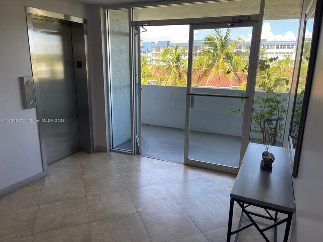 Foto del edificio - 16518 NE 26th Ave