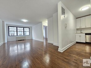 Building Photo - 5 AVENUE