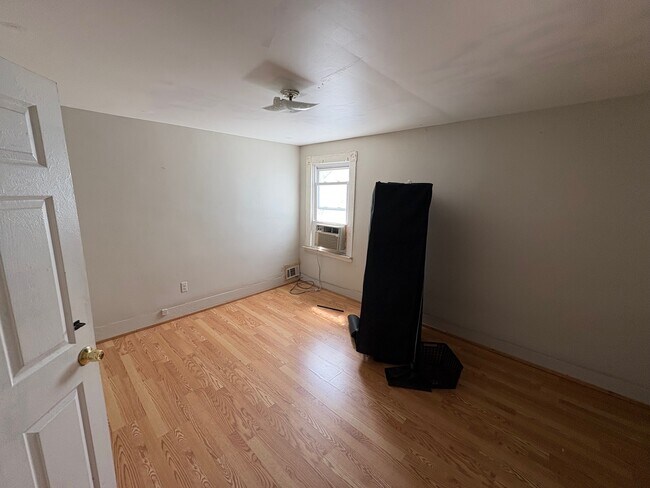 Foto del edificio - 207 Dunseith St