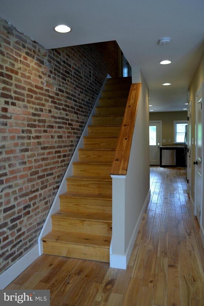 Foto del edificio - 307 Font Hill Ave