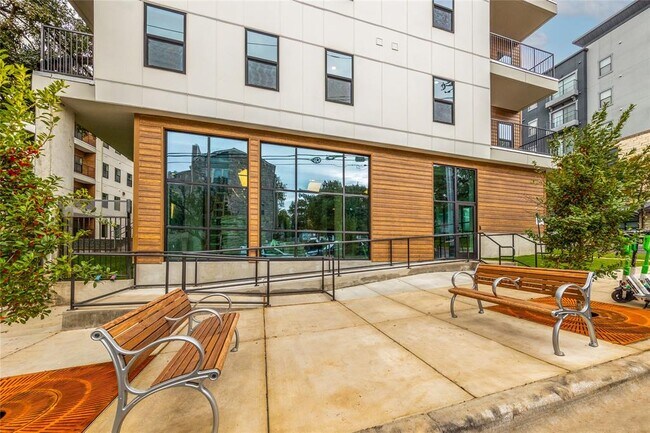 Foto del edificio - 2500 Longview St