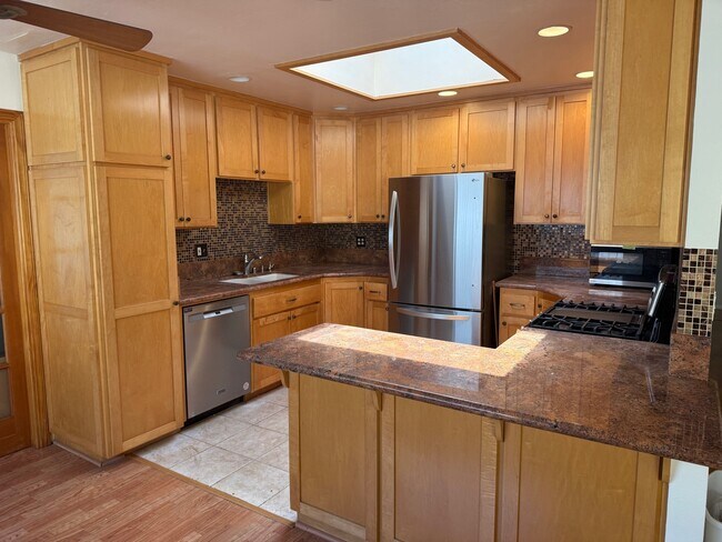 Foto del edificio - 2155 Montclair St