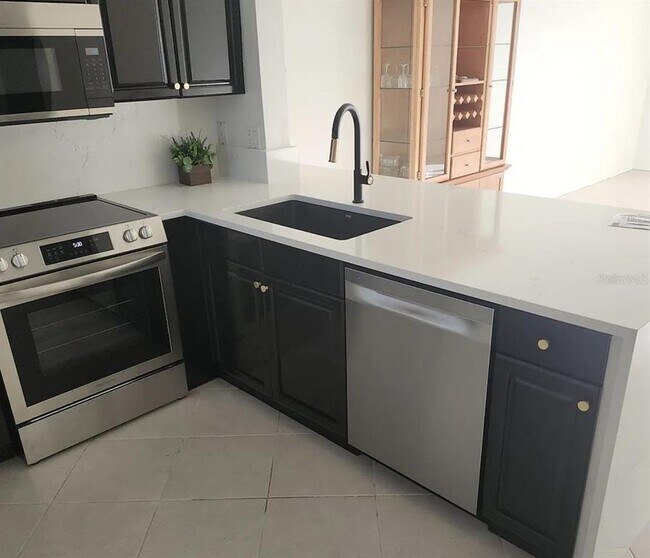 Foto del edificio - 25275 Rampart Blvd