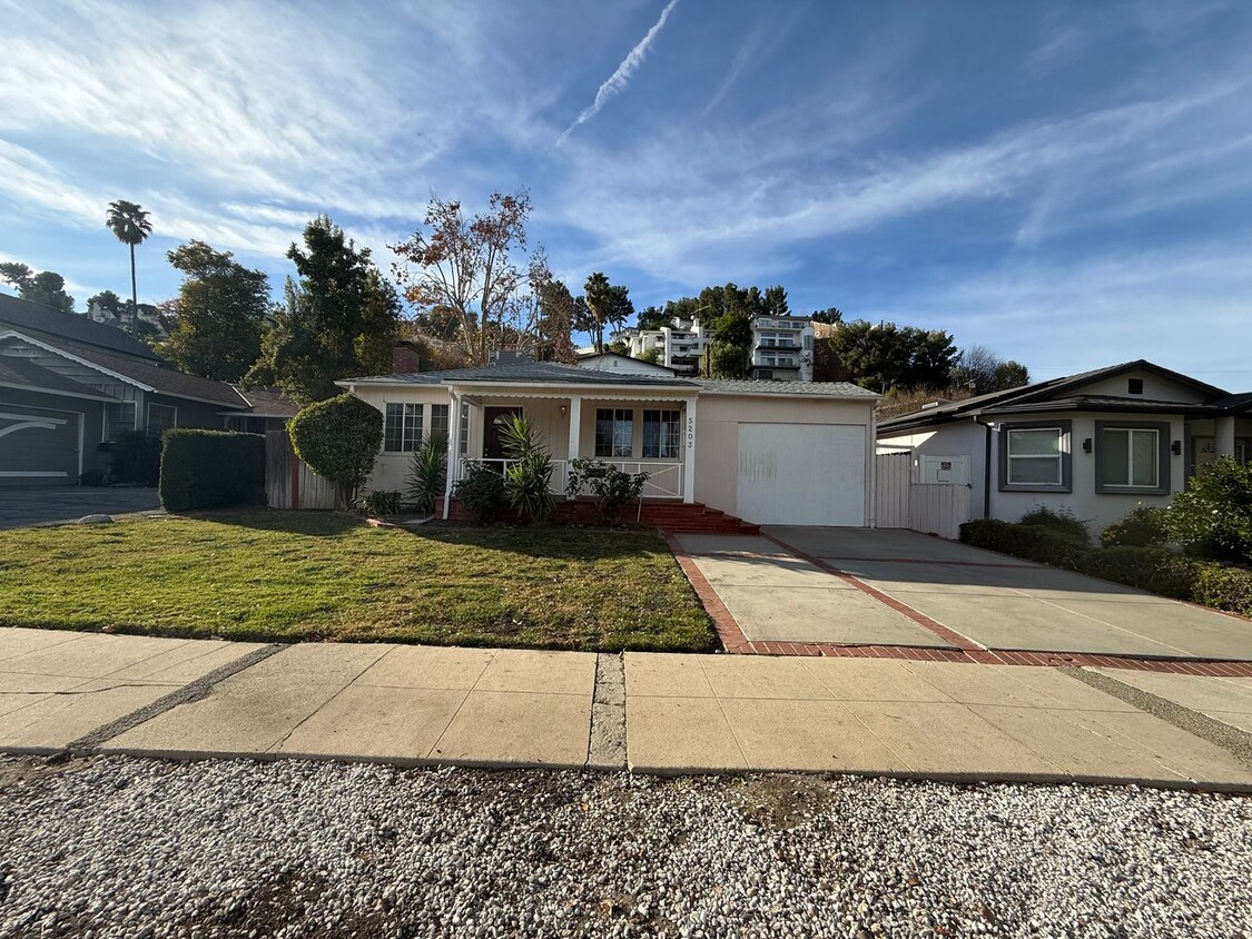 Foto principal - 2 bed, 1 bath home in Woodland Hills