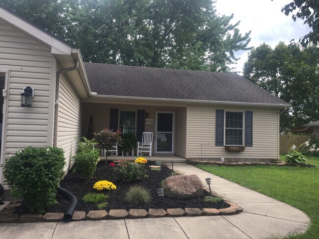 Front of the house - 2760 Huntington Dr