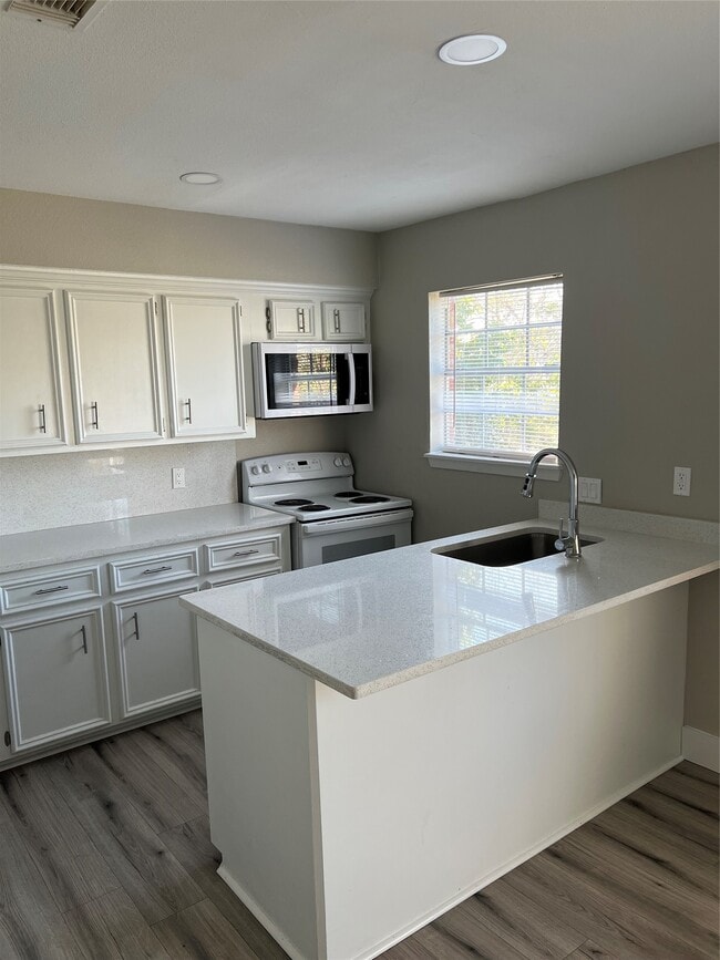 Building Photo - 511 Commerce St