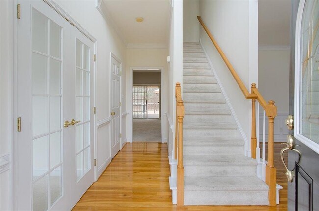 Foto del edificio - 613 Greyshire Dr