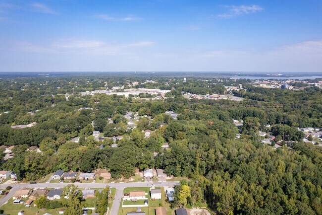 Foto del edificio - Modern Comforts in Hopewell: Spacious 4BR ...