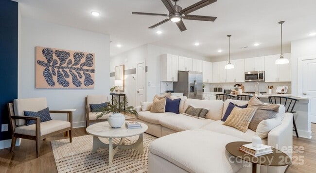 Foto del edificio - 8629 Chagrin Dr