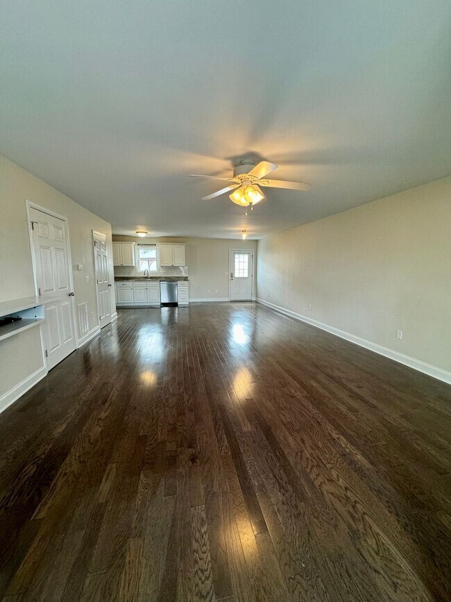 Building Photo - Townhouse for Rent in Shady Creek