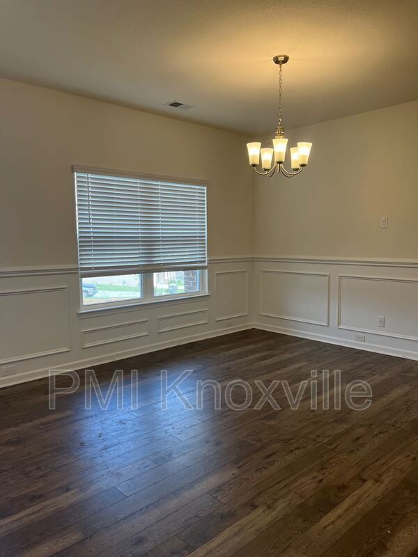 Building Photo - 3012 Sagegrass Dr