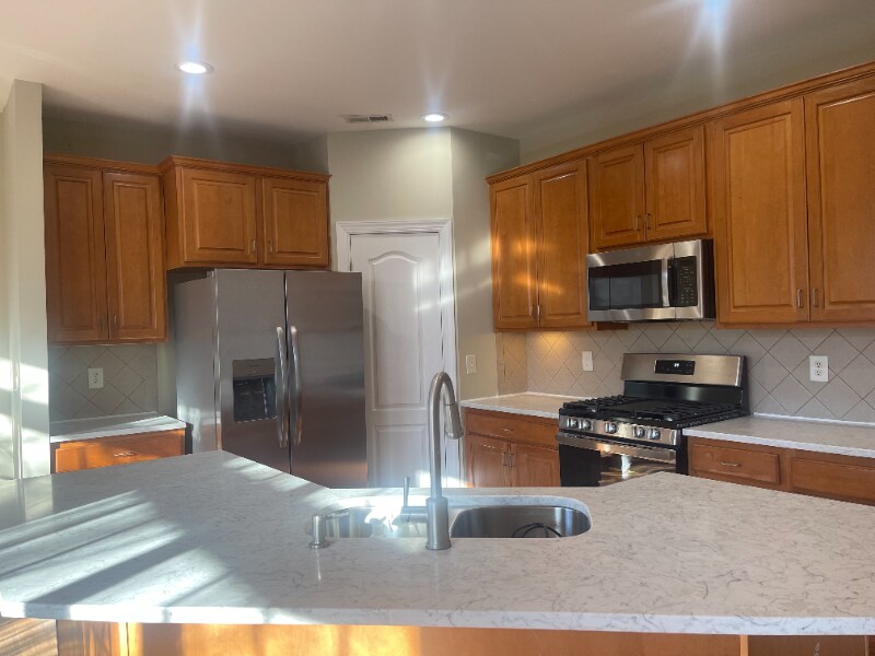 Foto principal - 121 Alden Village Ct