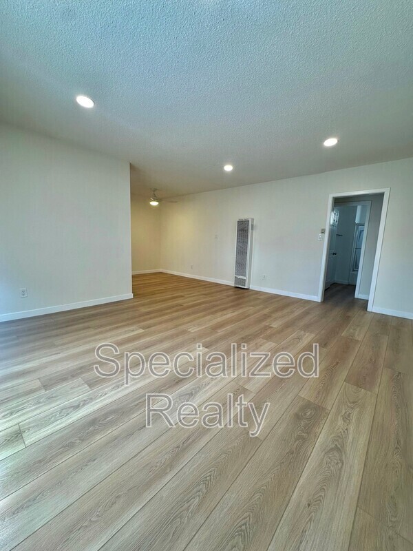 Foto del edificio - 504 Hill Dr