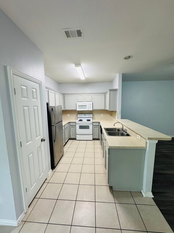 Foto del edificio - 5837 Swords Dr