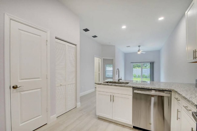 Photo - 703 Dawn Pl Apartment