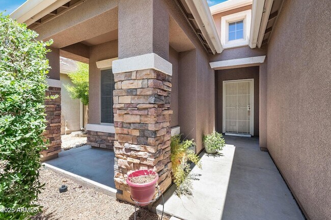 Foto del edificio - 4618 W Cottontail Rd