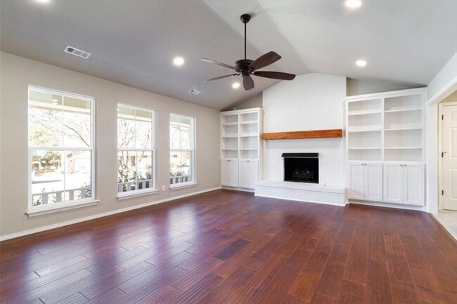Foto del edificio - 2553 E Ferguson Ave