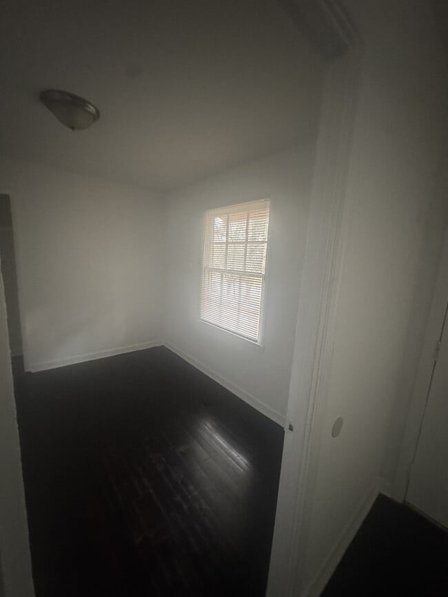 Building Photo - 324 Banberry Dr SE