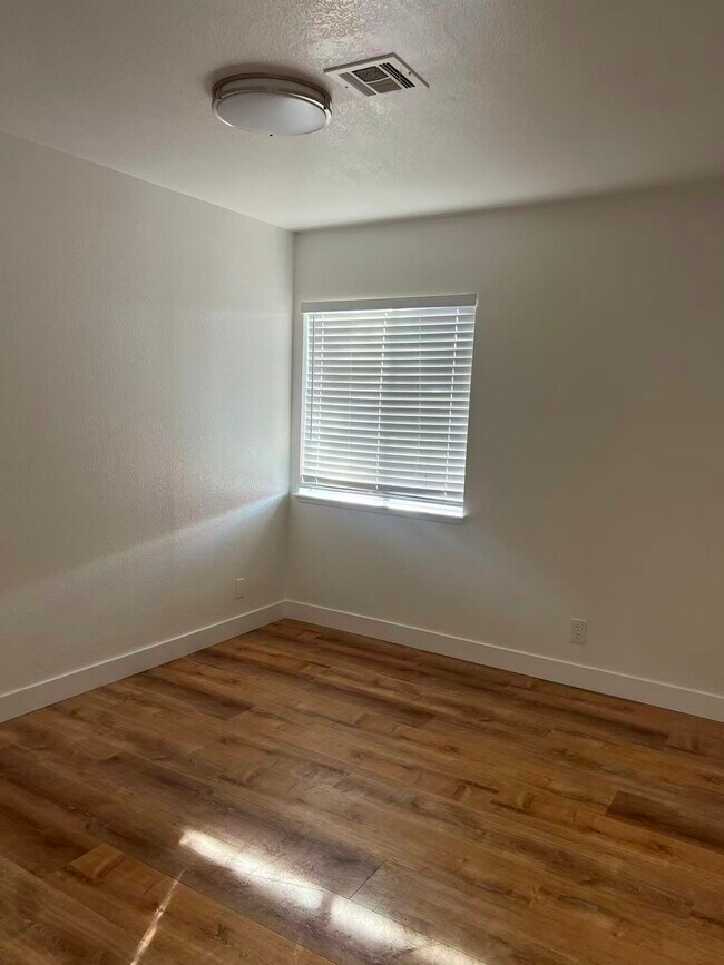 Foto del edificio - 6465 Meadow Lark Ln