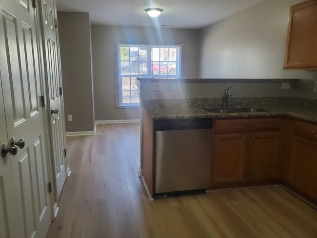 Photo - 1136 Drew St Apartment