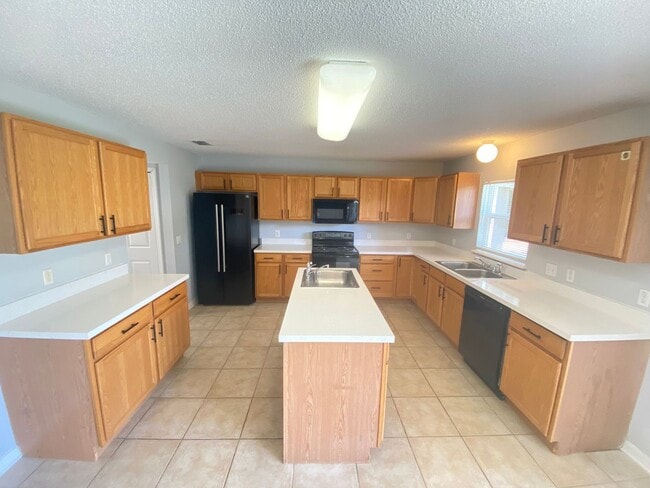 Photo - Beautiful 4B/3.5B/2 Car Garage 2-Story Home!