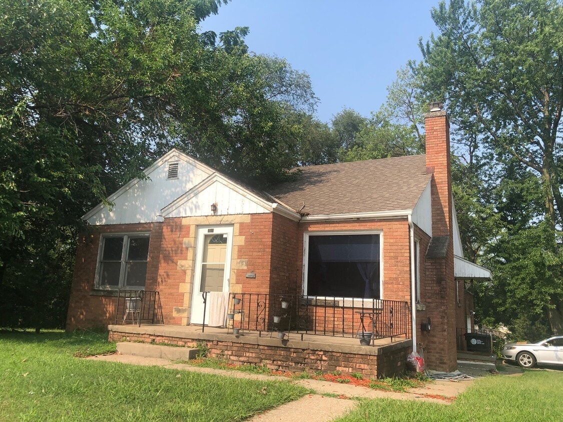 Photo - 2104 S 42nd St (Omaha, NE)