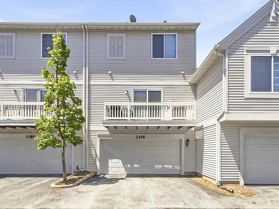 Photo - 2378 Oakfield Ct (Aurora, IL) Townhome