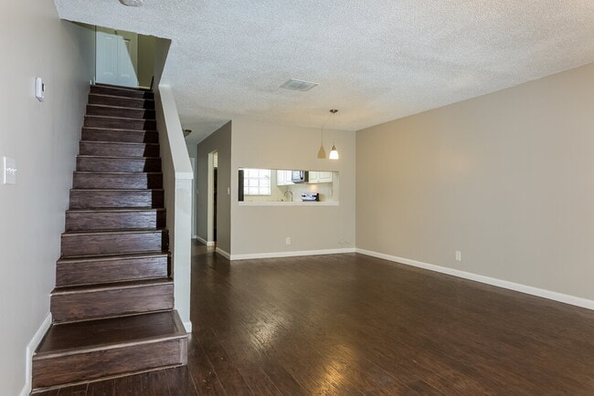 Foto del edificio - 8341 Fairway Rd