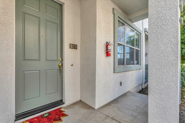 Foto del edificio - 929 Monarch Cir