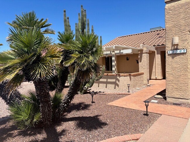 Foto del edificio - Lovely Long Term Unfurnished Home in 45+ Active Adult Resort Community of Leisure World