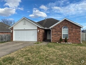 Building Photo - 911 SW Cheyenne Dr