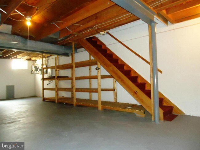 Building Photo - 504 Mast St