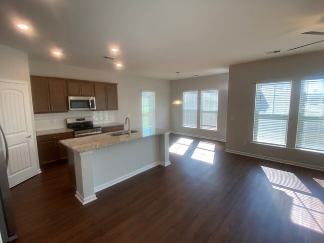 Building Photo - Brand New Home!! Available Now!