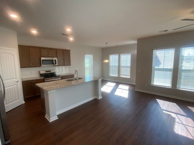 Foto del edificio - Brand New Home!! Available Now!